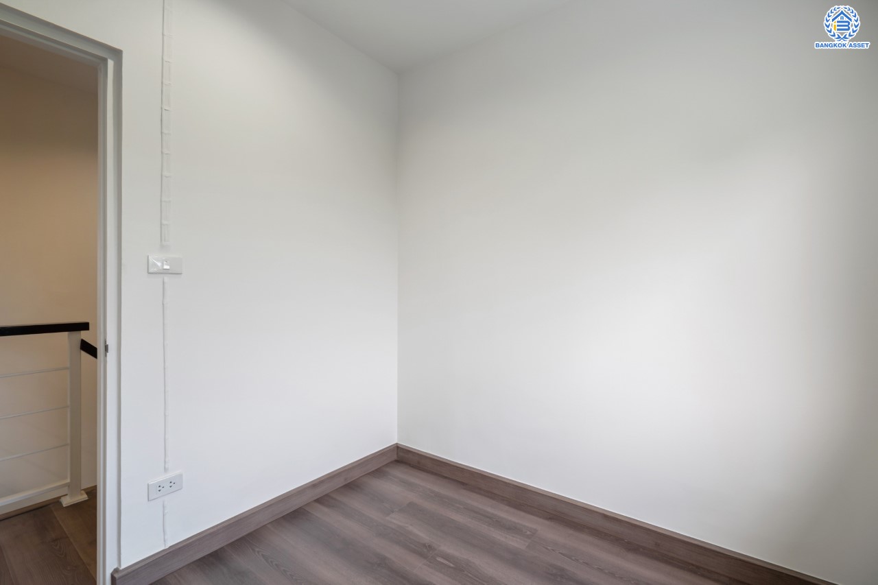 ทาวน์เฮ้าส์มือสอง ย่านนนทบุรี  ม.พฤกษา54 วงแหวน-คลองถนน บ้านพร้อมอยู่สไตล์โมเดิร์น ฟังก์ชัน 3 ห้องนอน 2 ห้องน้ำ จอดรถได้ 1 คัน เนื้อที่ 17.6 ตร.ว. บนทำเลศักยภาพ เชื่อมต่อถนนกาญจนาฯ ใกล้เซ็นทรัลเวสต์เกต รถไฟฟ้าสายสีม่วง "สถานีตลาดบางใหญ่" และ ทางด่วน "ศรีรัช"